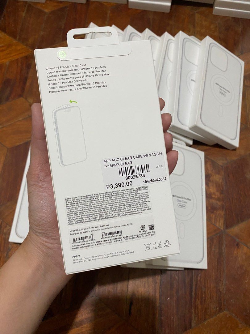 Original iPhone 15 Pro Max MagSafe Clear Hard Case Cover (Category: Cases & Sleeves) located in Manila. Submitted by razelysonn (Listing ID 1335545776, Image 2). Description: All original 101% with srp at the back a question you may ask again in the conversation Question: Is it original? Answer: It is, 101% ORIGINAL FIXED PRICE 😇.