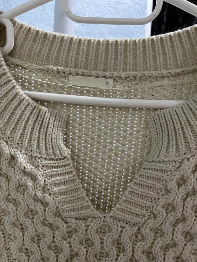 Preloved Knitwears (Category: Longsleeves) located in Gerik. Submitted by nadmior (Listing ID 1335529310, Image 3). Description: .
