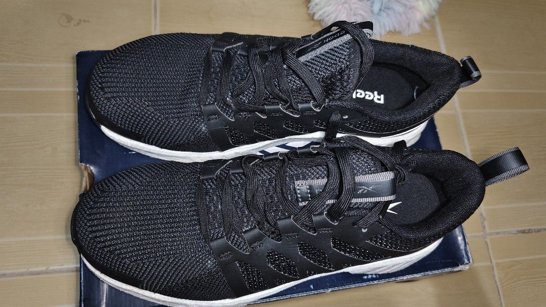 Reebok Athletic Work Shoe Size 8.5M (Category: Sneakers) located in Las Pinas. Submitted by lodss91453 (Listing ID 1335516355, Image 1). Description: Fusion Flexweave Work Athletic work shoe RB413 Size 8.5M.
