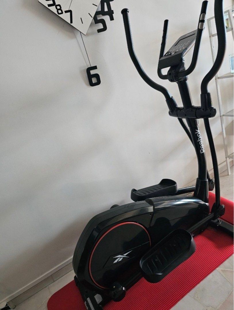 Reebok Z9 Elliptical Sports Equipment Exercise Fitness Cardio Fitness Machines on Carousell