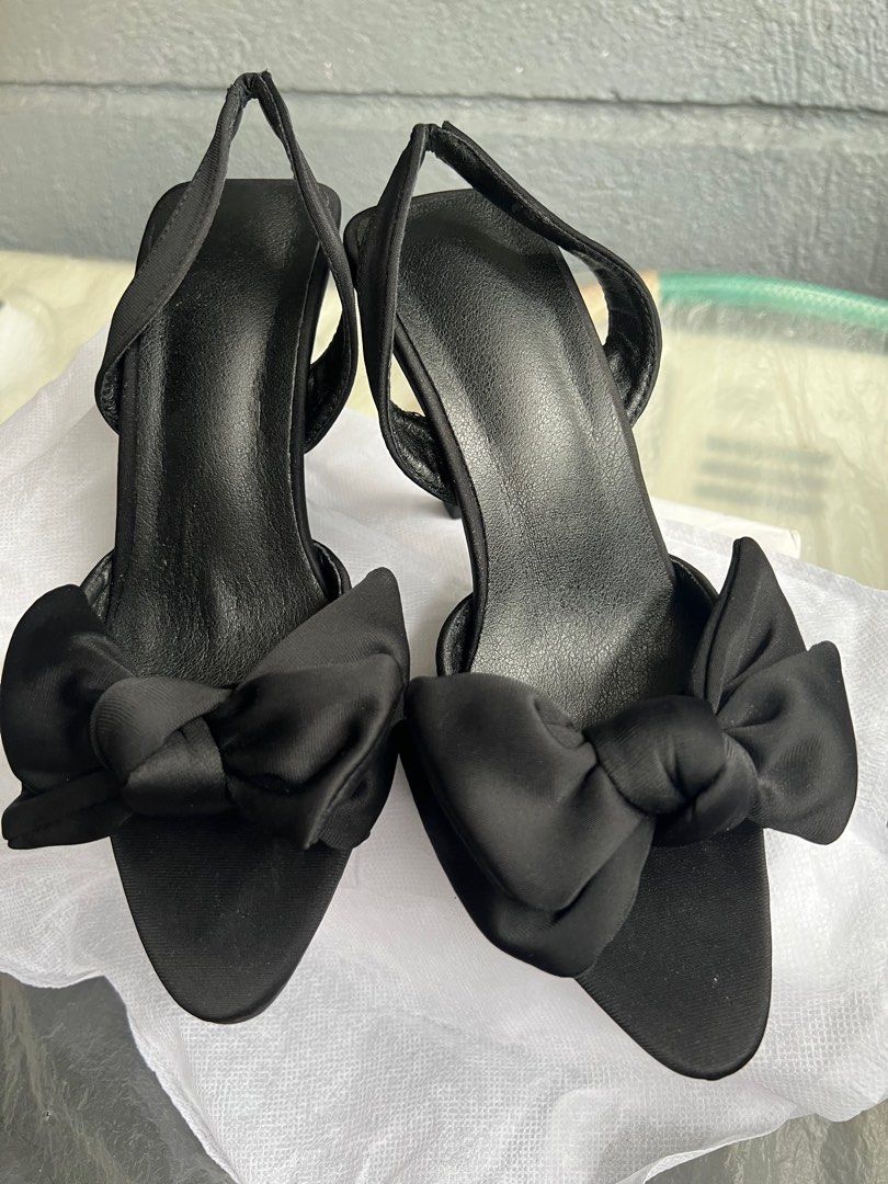 Shein fashionable heels (Category: Heels) located in Bacoor. Submitted by suemurillo (Listing ID 1335465847, Image 3). Description: Used once. Size is a bit bigger. Ideal for size 6.