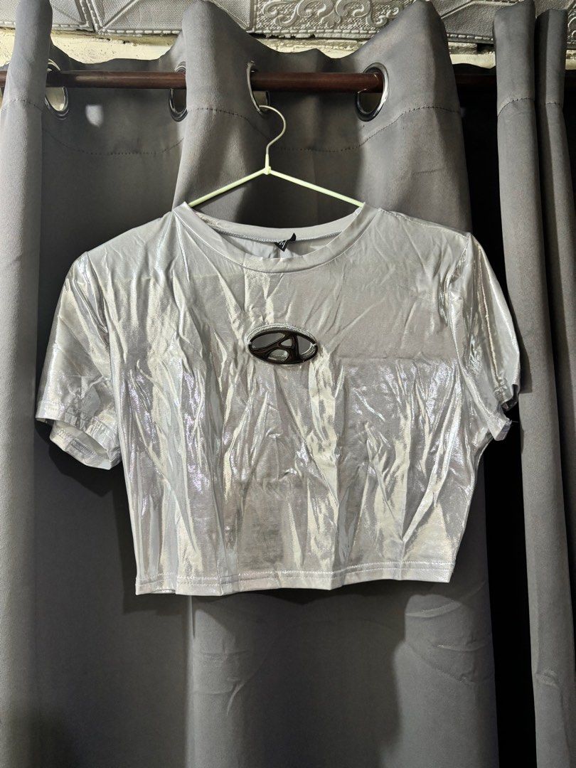 Shein Metallic Crop Tee (Category: Others Tops) located in Makati City. Submitted by sfluvs (Listing ID 1335598201, Image 1). Description: rfs. used just once on an event and wala nang paggagamitan. (see last pic when worn).