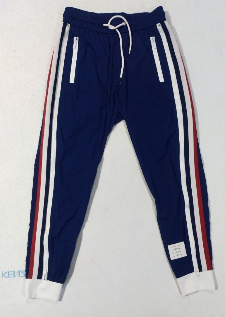 THOM BROWNE (Category: Joggers) located in Tuaran. Submitted by bundleoter (Listing ID 1335533739, Image 1). Description: 🔥 THOM BROWNE🔥 - Pinggang 27 tarik 36 Panjang 38 - Kondisi Like New 10/10 - Made In Japan - Bebas Pinhole@Koyak.