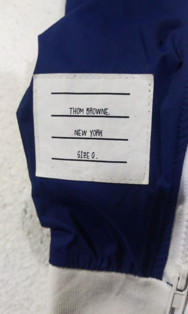 THOM BROWNE (Category: Joggers) located in Tuaran. Submitted by bundleoter (Listing ID 1335533739, Image 3). Description: 🔥 THOM BROWNE🔥 - Pinggang 27 tarik 36 Panjang 38 - Kondisi Like New 10/10 - Made In Japan - Bebas Pinhole@Koyak.
