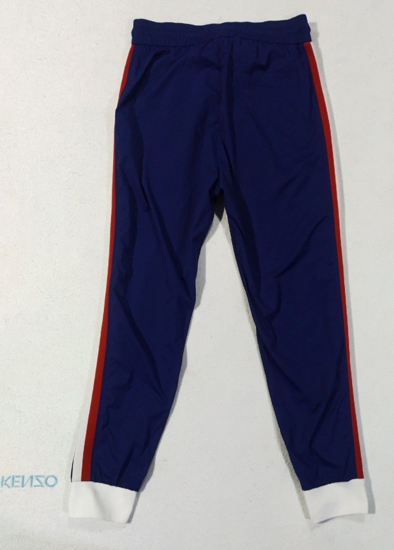 THOM BROWNE (Category: Joggers) located in Tuaran. Submitted by bundleoter (Listing ID 1335533739, Image 2). Description: 🔥 THOM BROWNE🔥 - Pinggang 27 tarik 36 Panjang 38 - Kondisi Like New 10/10 - Made In Japan - Bebas Pinhole@Koyak.