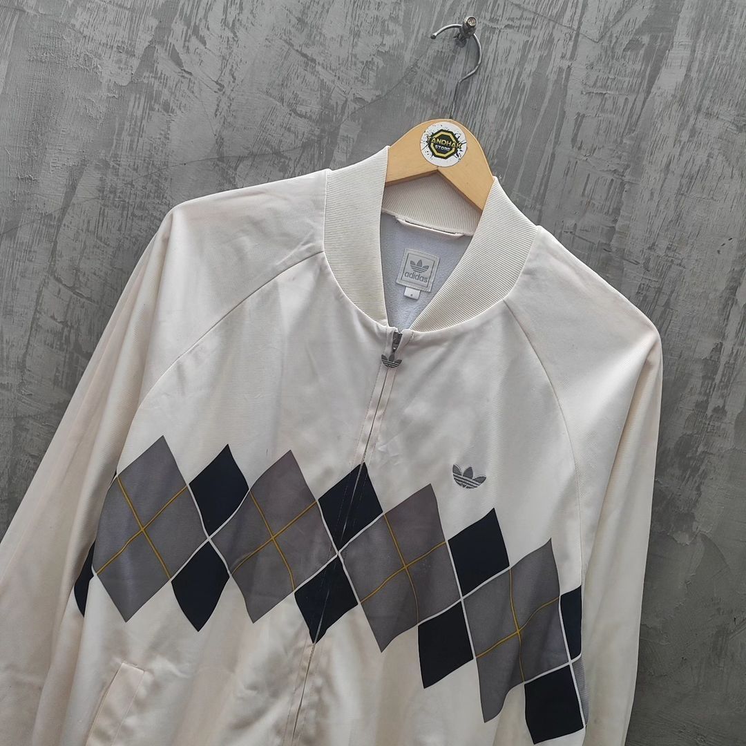 Tracktop Adidas argyle Fesyen Pria Pakaian Atasan di Carousell
