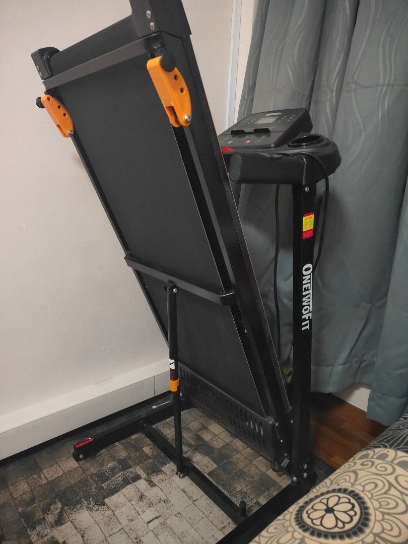 Treadmill (Category: Cardio & Fitness Machines) located in Singapore. Submitted by nizarbegam85 (Listing ID 1335548705, Image 3). Description: Please arrange your own transport. I bought this machine 18/07/24. only used 2 or 3 times..