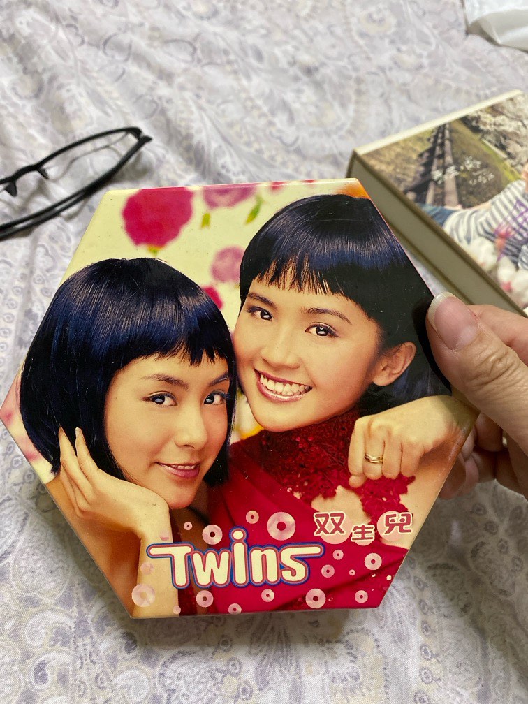 twins__cd_1731238645_c9c6c856.jpg