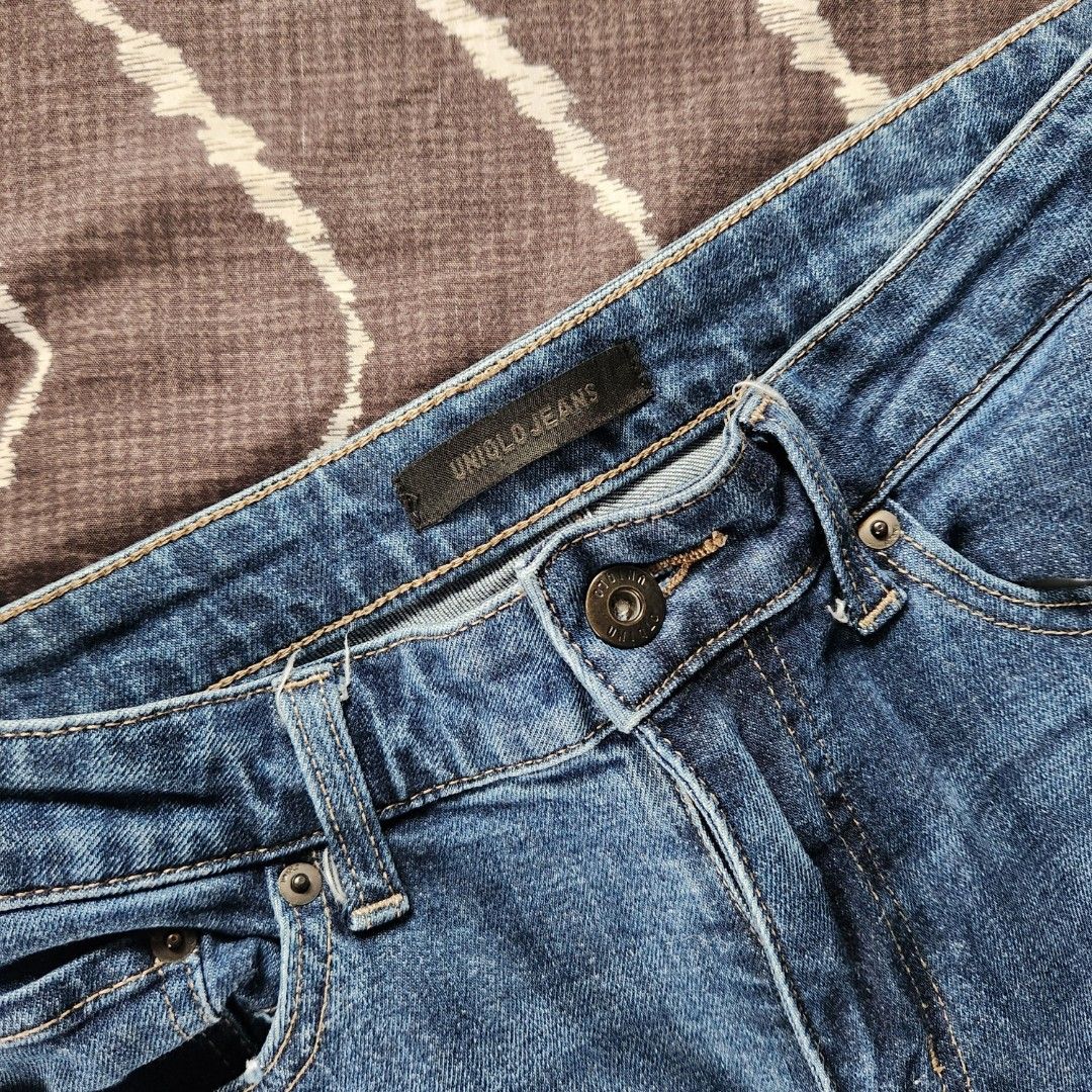 Uniqlo Jeans (Category: Jeans) located in Cainta. Submitted by andrthings (Listing ID 1335444669, Image 3). Description: with slightly bent zipper ( see last photo).