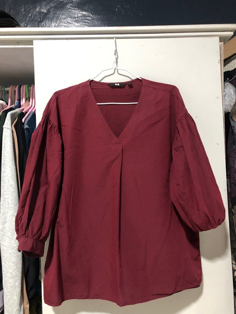 Uniqlo size Medium-Large (Category: Blouses) located in Iligan City. Submitted by tumat (Listing ID 1335474482, Image 2). Description: decluttering used once.