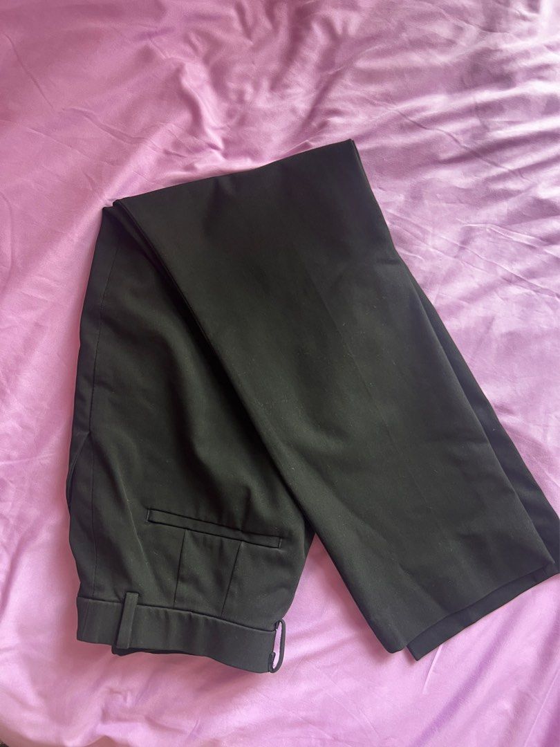 UNIQLO Smart Ankle Pants (Category: Other Bottoms) located in Manila. Submitted by declutter_gurl (Listing ID 1335485377, Image 1). Description: M Waist 63-69cm Hip 88-94cm rfs: too big.