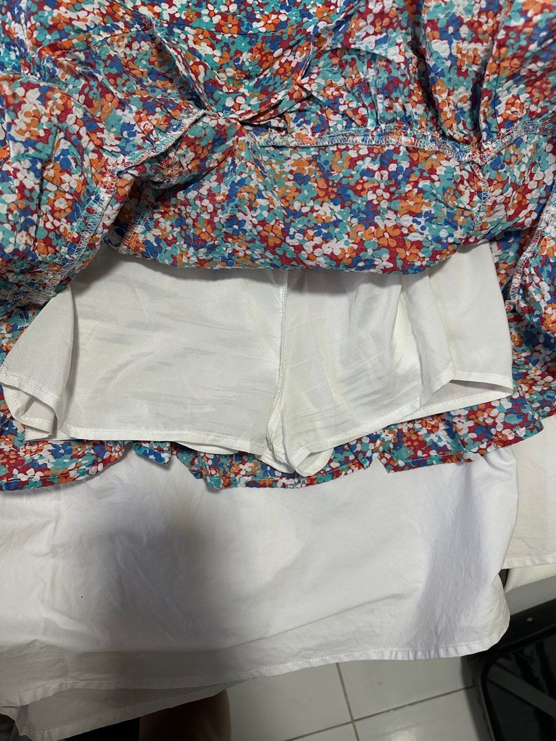 Urban Revivo Skirt (Category: Skirts) located in Manila. Submitted by elleeeeeeeeeeee (Listing ID 1335438263, Image 2). Description: Size- XS RFS- sobrang sikip na sa akin .