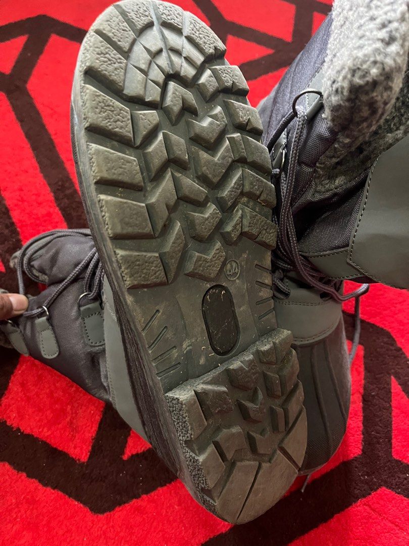 Winter boot (Category: Boots) located in Sepang. Submitted by wafiy91 (Listing ID 1335452959, Image 3). Description: Rarely used Material so thick Can slightly nego.