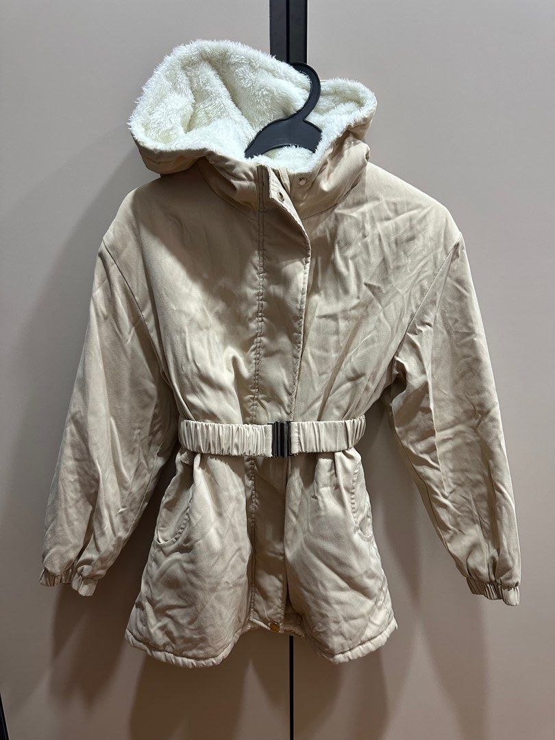 Winter Jacket (Category: Babies & Kids Fashion) located in Singapore. Submitted by hellooo14 (Listing ID 1335527460, Image 1). Description: My daughter wore this to Hokkaido. Good for beginning of winter. 11-12yrs old. No stains comes with waist belt. Comes with hood. Removable hood fur. .
