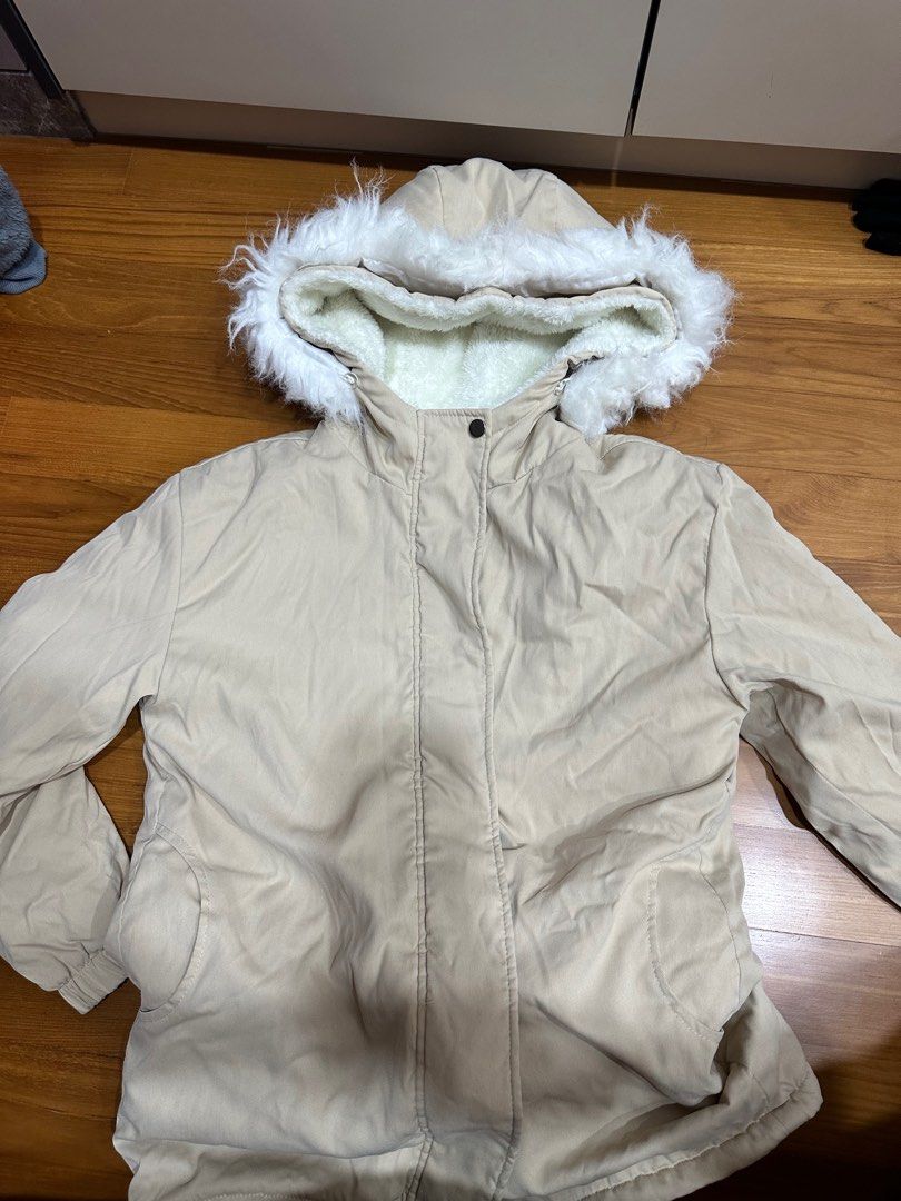 Winter Jacket (Category: Babies & Kids Fashion) located in Singapore. Submitted by hellooo14 (Listing ID 1335527460, Image 2). Description: My daughter wore this to Hokkaido. Good for beginning of winter. 11-12yrs old. No stains comes with waist belt. Comes with hood. Removable hood fur. .