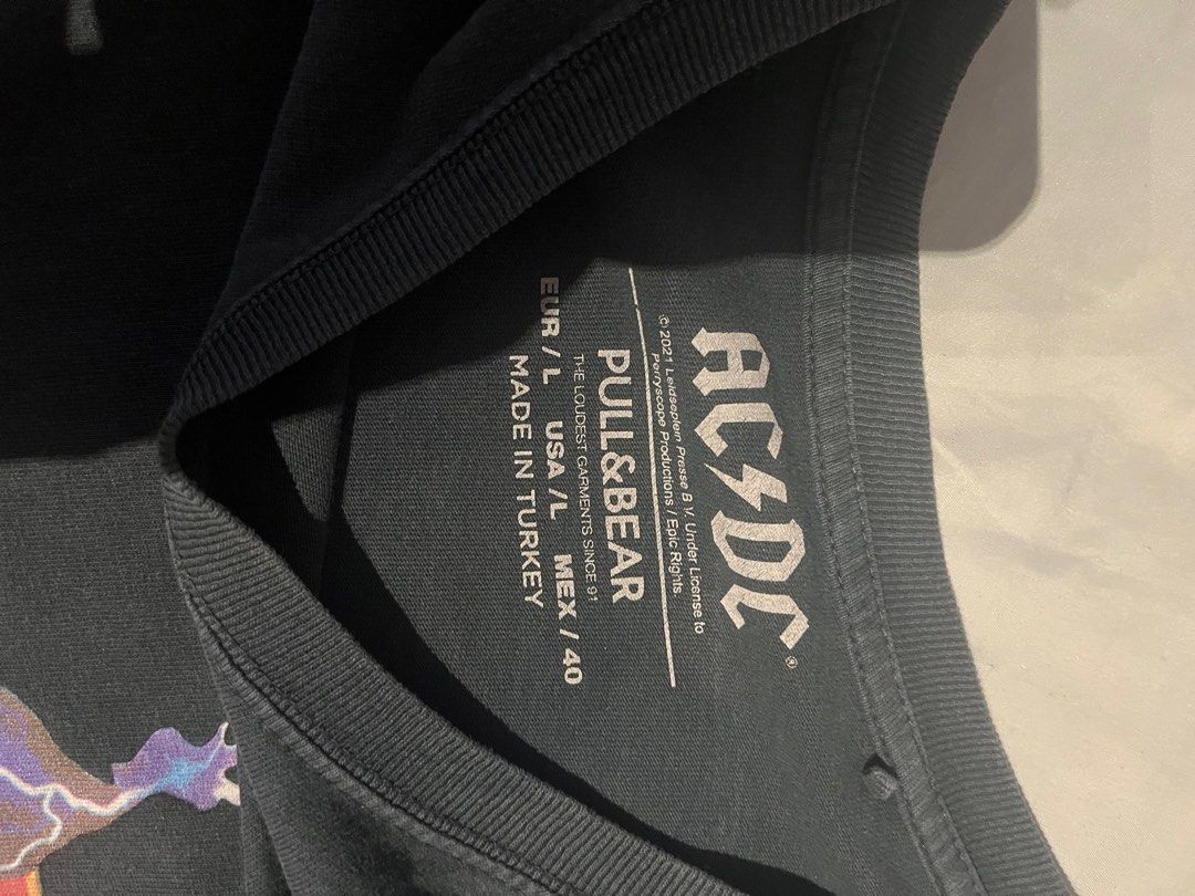 ACDC Pull & Bear (Category: Tshirts & Polo Shirts) located in Singapore. Submitted by iceblitz (Listing ID 1335701442, Image 2). Description: Barely worn. Bought from Pull & Bear..