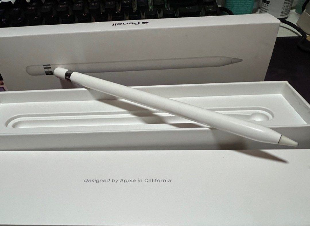 Apple Pencil 1st Gen (Original) (Category: Other Mobile & Gadget Accessories) located in Caloocan City. Submitted by christian.avenido (Listing ID 1335647344, Image 1). Description: Apple Pencil 1st Generation for sale!! 100% working All original Box and pencil only No issues except a few scratches Location: Blumentritt, Manila.