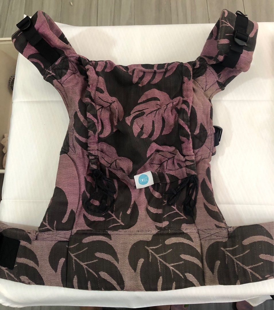 Baby carrier (Category: Carriers & Slings) located in Quezon City. Submitted by amogz (Listing ID 1335652125, Image 1). Description: Soul Slings baby carrier. Very pretty and hindi masakit sa likod magkarga ng baby. Just needs washing. Payment via bpi or gcash. Delivery shouldered by buyer. .