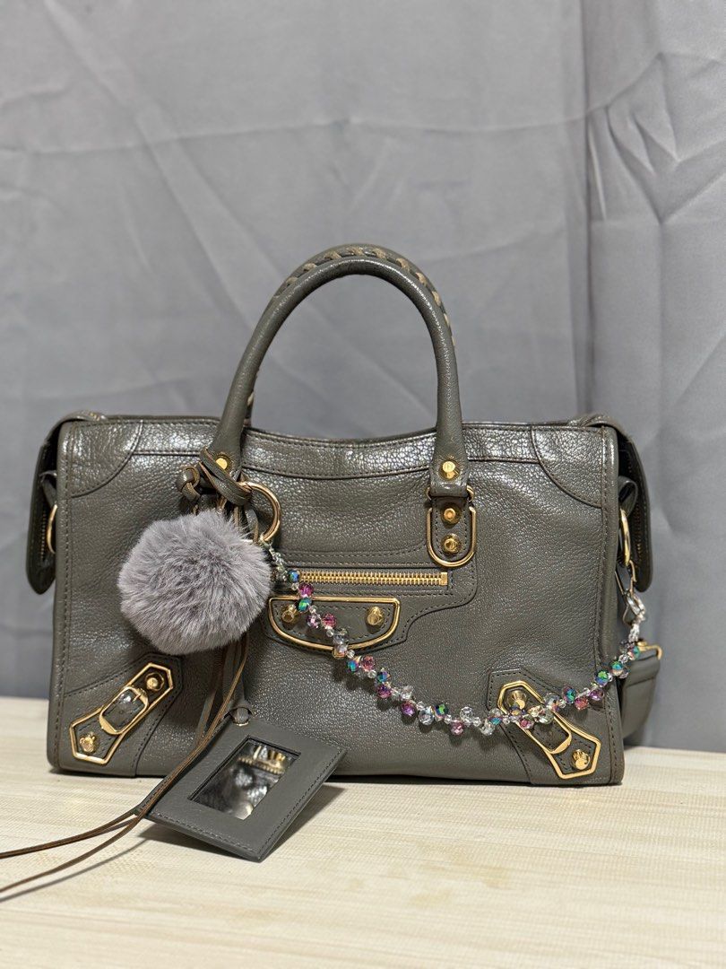 Balenciaga City Edge in Small (Gray) (Category: Luxury Bags & Wallets) located in Valenzuela. Submitted by loverome (Listing ID 1335753084, Image 2). Description: Selling my well used BB Edge in Small size 8/10 With mirror, dustbag and cards With bag organizer inside - which makes it look sturdy and firm Has rubs/discoloration mostly in the edges, pls zoom photos for reference. No more requests of additional photos. Willing to send video though. 