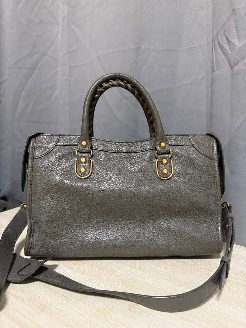 Balenciaga City Edge in Small (Gray) (Category: Luxury Bags & Wallets) located in Valenzuela. Submitted by loverome (Listing ID 1335753084, Image 3). Description: Selling my well used BB Edge in Small size 8/10 With mirror, dustbag and cards With bag organizer inside - which makes it look sturdy and firm Has rubs/discoloration mostly in the edges, pls zoom photos for reference. No more requests of additional photos. Willing to send video though. 
