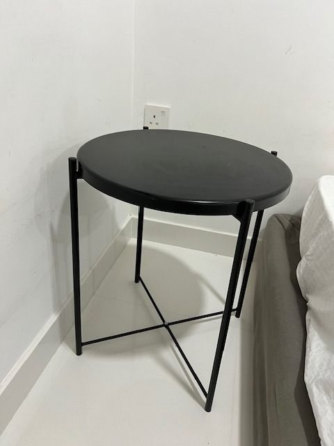 Bed side table (Category: Tables & Sets) located in Singapore. Submitted by ddmonster (Listing ID 1335714526, Image 1). Description: 40cm diameter. 55cm height..