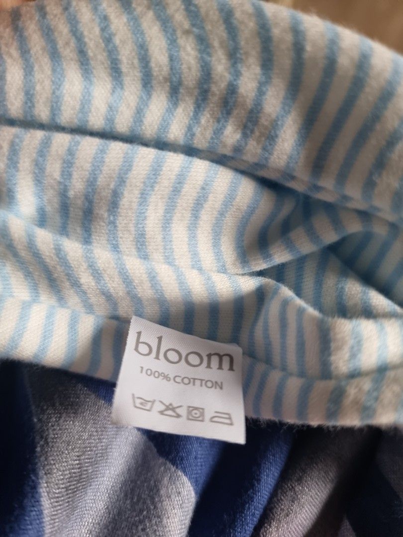 Bloom - swaddle velcro with bonnet (Category: Babies & Kids Fashion) located in Dasmarinas. Submitted by declutterstuffs5738 (Listing ID 1335666722, Image 3). Description: - Declutter - Hello! For sale: swaddle with bonnet velcro - unisex Brand:Bloom Price: P200.00 - last price 💳 Payment first policy. MOP: GCash/bank transfer 🚚 Buyer will shoulder delivery/shipping fee. Via lalamove. ❌️ no COD, COP Loc: Dasma Cavite.
