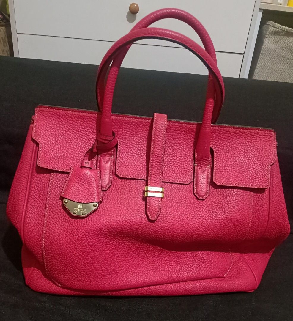Bruno Magli Pink Classy Hangbag Authentic Leather (Category: Luxury Bags & Wallets) located in Manila. Submitted by rrgdr (Listing ID 1335620753, Image 2). Description: A Bruno Magli handbag in a very nice classy pink color. Authentic leather in material, hardware in gold 98 percent condition. With very minimal signs of use but still very pretty in appearance,very clean inside out, it's pre-loved but definitely well loved..