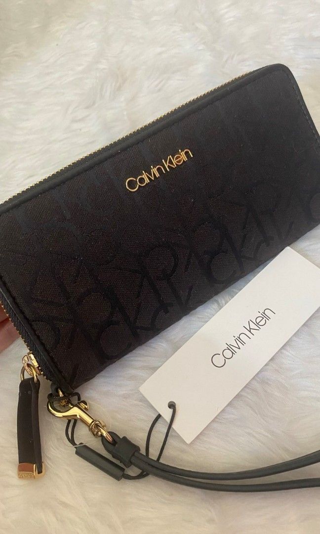 Calvin Klein Black Long Wallet (Category: Luxury Bags & Wallets) located in Las Pinas. Submitted by authenticfindsonlineshop (Listing ID 1335775803, Image 1). Description: Calvin Klein Long Wallet Black Sale price: 1800 Before: 5500 Brand New (see photos there's a small damage) Bought at Macy's Store USA Guaranteed original 💯 Mode of payment: Gcash/BPI Shipping: Lalamove c/o buyer or through J&T courier or LBC Location: BF Homes International, L