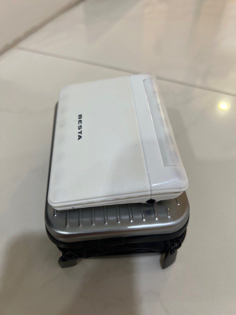 Chinese E-Dictionary (Category: Other Gadgets) located in Singapore. Submitted by Blink_blink16 (Listing ID 1335763501, Image 2). Description: Come with a Box .