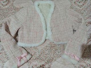 (Category: ) located in . Submitted by hoelyfinds (Listing ID 1335776966, Image 1). Description: .