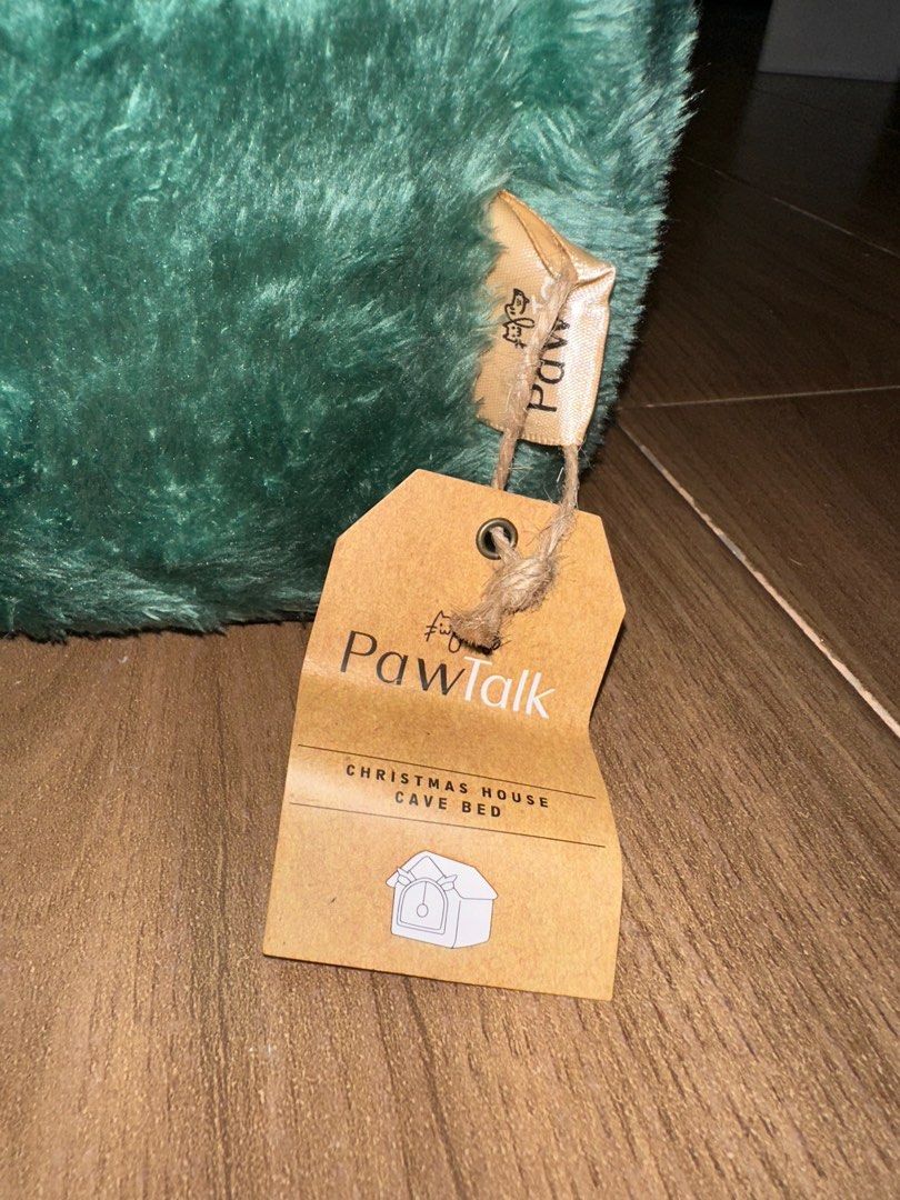 Dog bed (Category: Homes & Other Pet Accessories) located in Manila. Submitted by sleepmarie (Listing ID 1335633993, Image 2). Description: My dog doesnt like it. Orig price 800 from pet express.