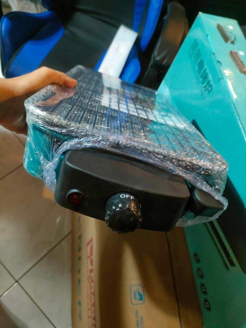 ELECTRIC GRILLER (Category: Cookware & Accessories) located in Marikina City. Submitted by keionlines85428 (Listing ID 1335618962, Image 2). Description: Simple electric griller with BLACK PAN (Flat griller GREEN) ₱950 only We deliver COD within Metro Manila and Nearby Areas 🥰.