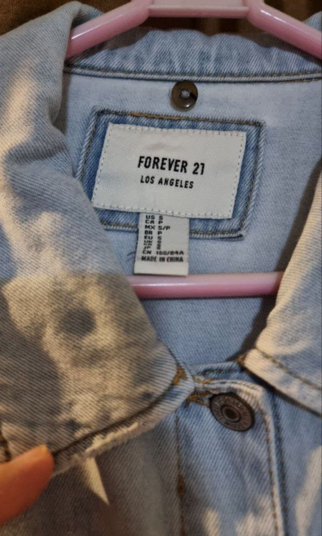 FOREVER 21 Denim Jacket (Category: Coats, Jackets and Outerwear) located in Paranaque City. Submitted by rcmst (Listing ID 1335750402, Image 2). Description: .