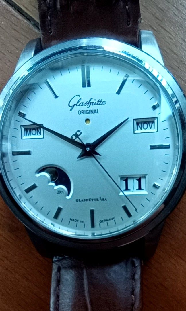 Glashutte Original （分類：手錶）位於 Hong Kong。 由 nor47 提交（商品編號 1270340265，圖片 1）。簡介： 低調奢華/蝕讓！ Glashutte Original senator platinum perpetual calendar, automatic winding with 50 pcs limited. 39mm. Full packing with everything original. Seldom used 長期收藏保險箱,完全冇打磨!。
