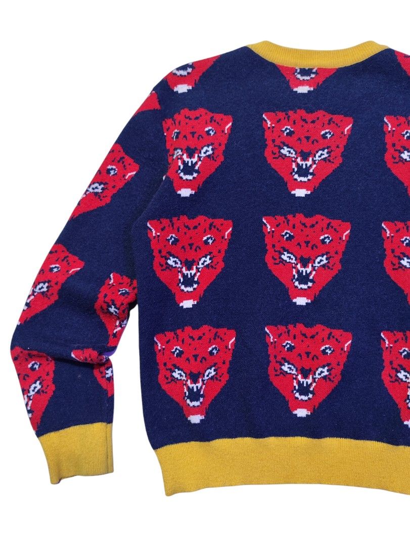 GUCCI JACQUARD TIGER KNIT WOOL SWEATER Men s Fashion Coats Jackets and Outerwear on Carousell