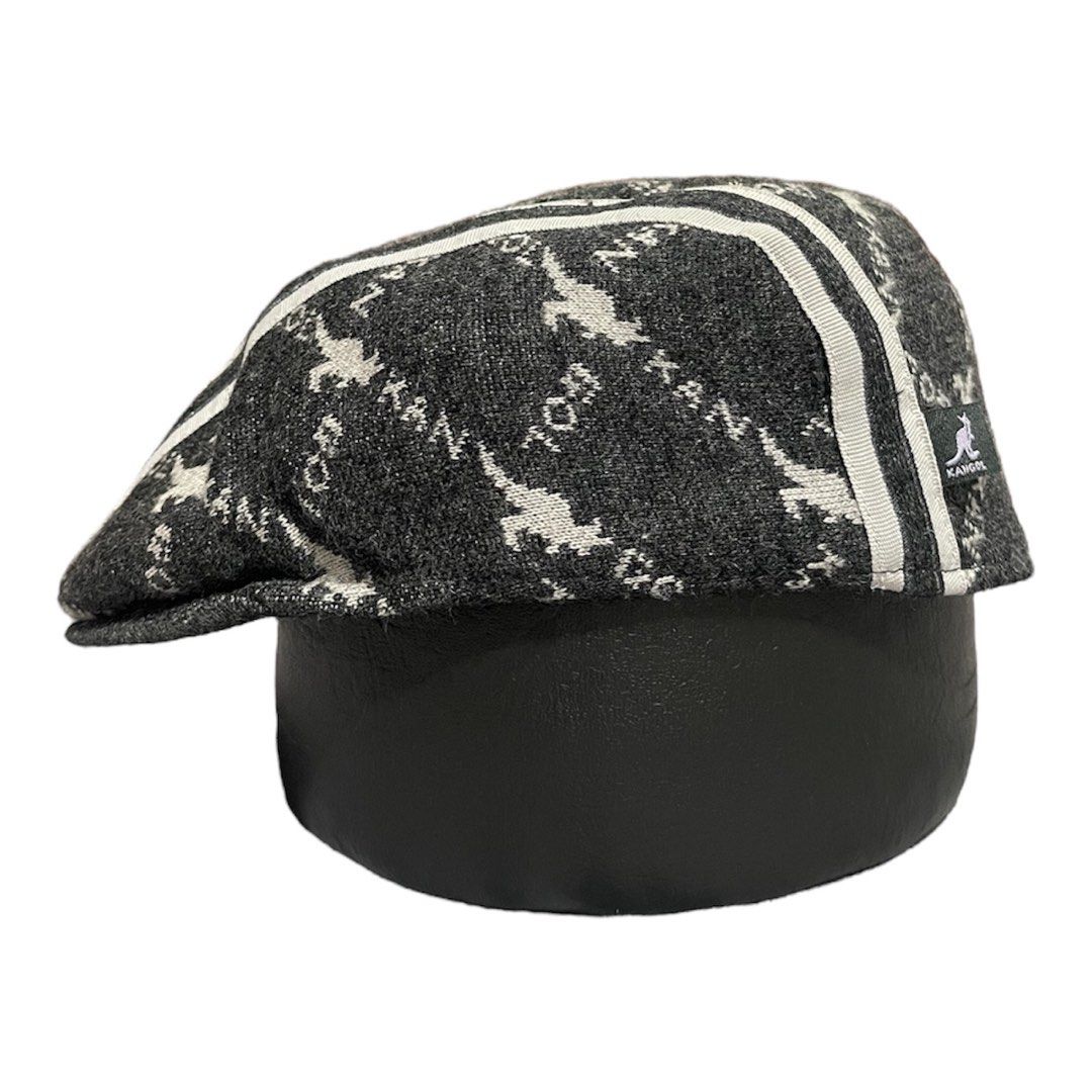 KANGOL BERET GREY HALF MONOGRAM STYLE (Category: Caps & Hats) located in Villaverde. Submitted by bakatzy_secondhand_garments (Listing ID 1335780283, Image 1). Description: Size small on tag One size fits all Excellent no issue .
