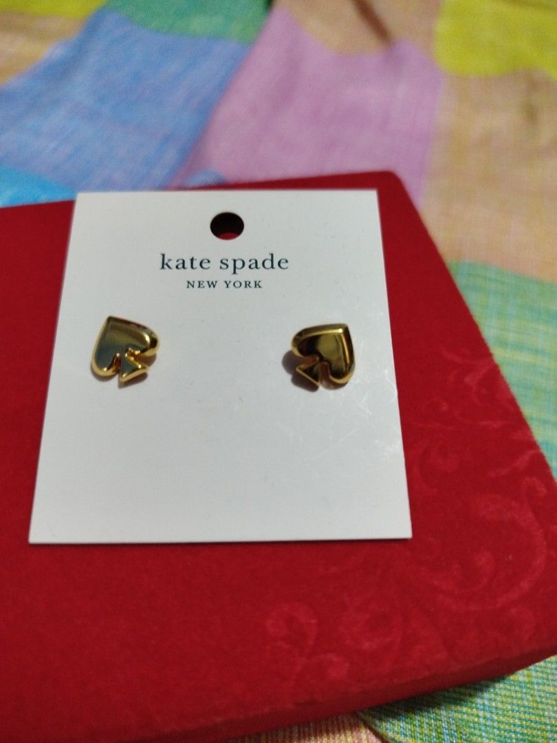 Kate Spade New York authentic (Category: Earrings) located in Davao. Submitted by jo_0821 (Listing ID 1335611650, Image 1). Description: Kate Spade New York everyday spade earrings..like new condition...original orice 39$.