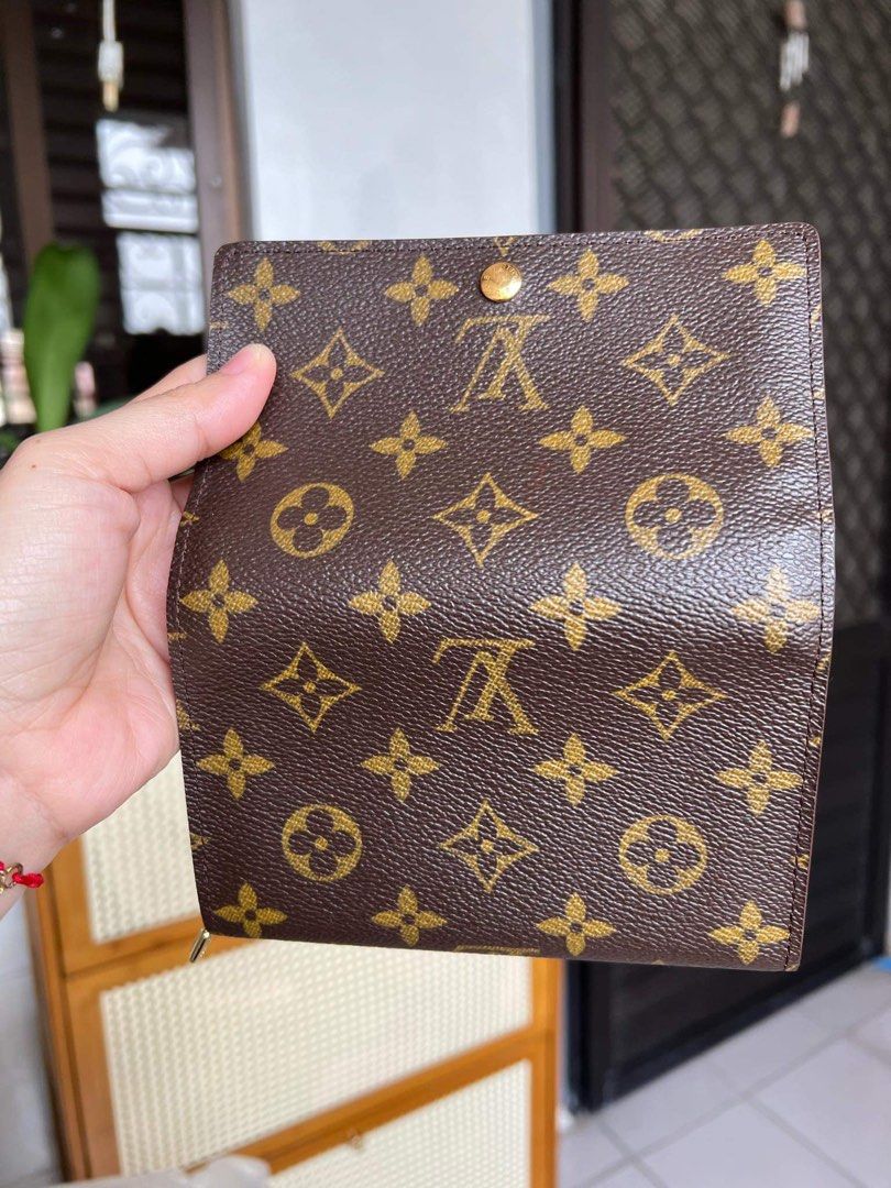 L V Tressor (Category: Luxury Bags & Wallets) located in Mabini. Submitted by MariaD (Listing ID 1335658687, Image 3). Description: .