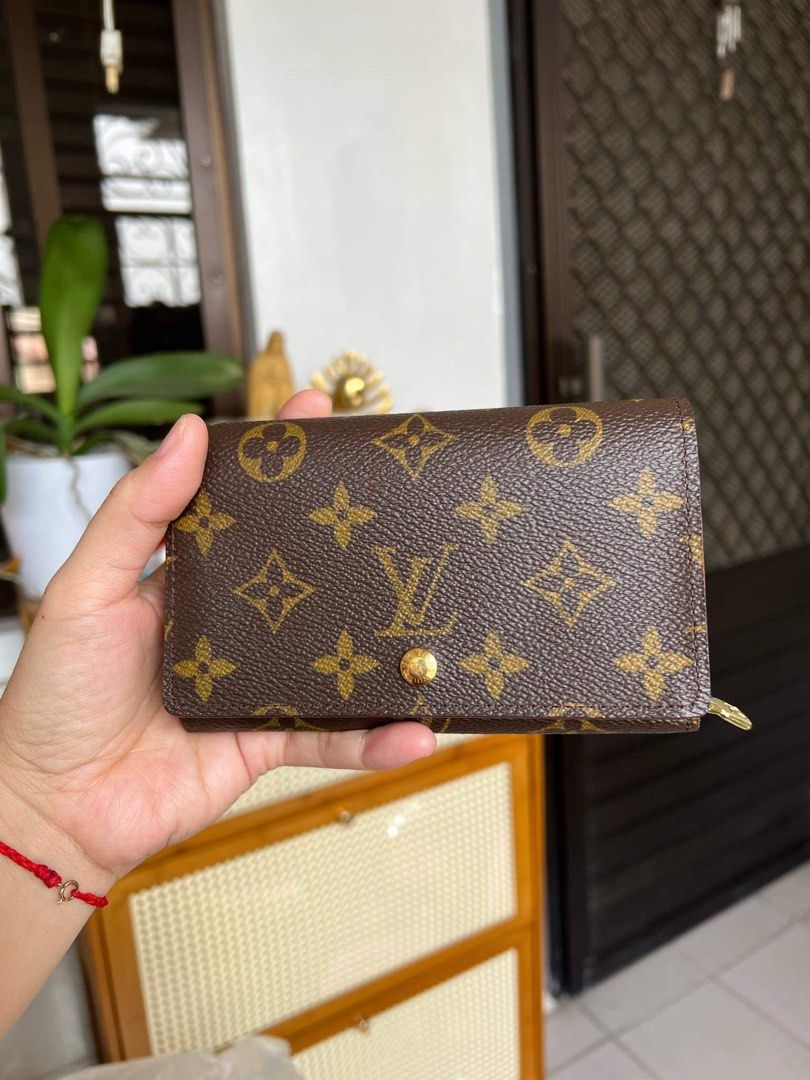 L V Tressor (Category: Luxury Bags & Wallets) located in Mabini. Submitted by MariaD (Listing ID 1335658687, Image 1). Description: .