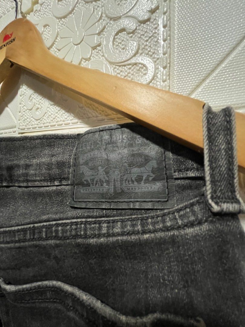 Levis 742