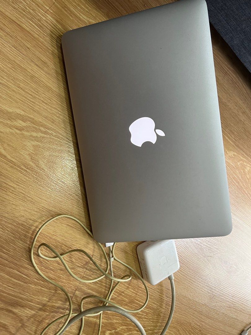 Apple MacBook Air シルバー　ジャンク品 MacBook Air M1 シルバー Amazon.com: Apple MacBook Air with