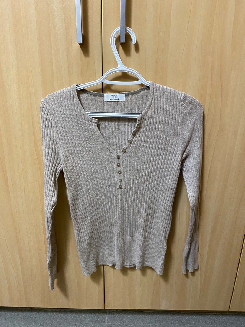 Marks and spencer beige cardigan (Category: Longsleeves) located in Manila. Submitted by ingweed (Listing ID 1335715659, Image 1). Description: .