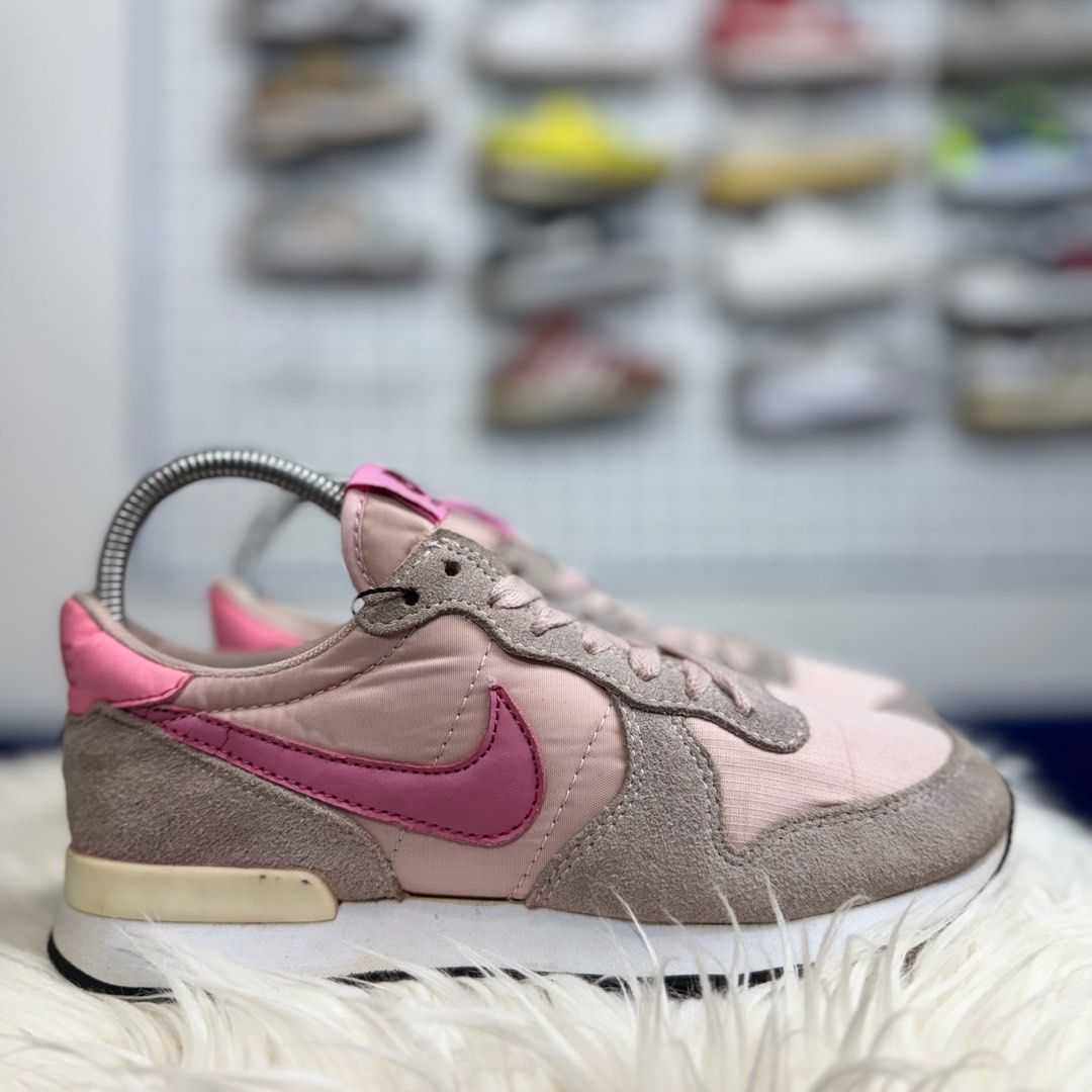 Nike internationalist pale pink online