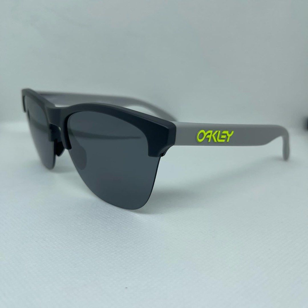 Oakley Frogskins Lite (Category: Sunglasses & Eyewear) located in Caloocan City. Submitted by stash2 (Listing ID 1335654803, Image 2). Description: Oakley Frogskins Lite ₱8,500 Available on hand For other model requests, please send us a message. #oakley #oakleysunglasses #oakleyshades #oakleymnl #oakleymanila #oakleyph #oakleyphilippines #antiparamanila #antiparamnl #antiparaphilippines #antiparaph #sunglassesmanila #sunglassesmnl #sunglassesphi