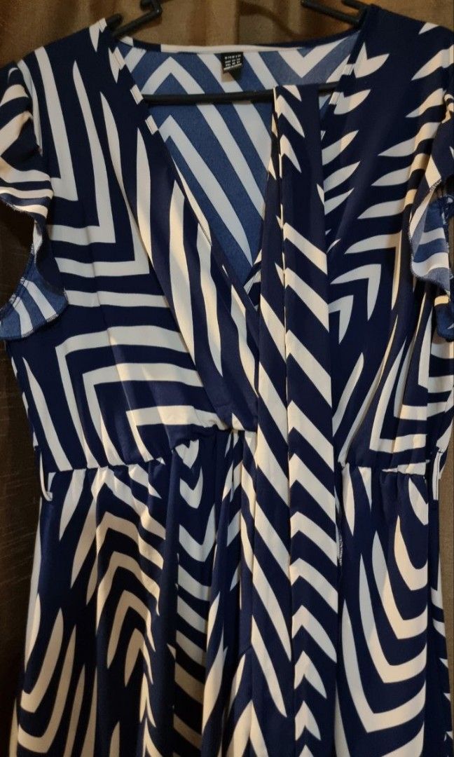 Overlapping V-Neck Dress (Category: Dresses) located in Paranaque City. Submitted by rcmst (Listing ID 1335749503, Image 2). Description: Like new. Used once only..