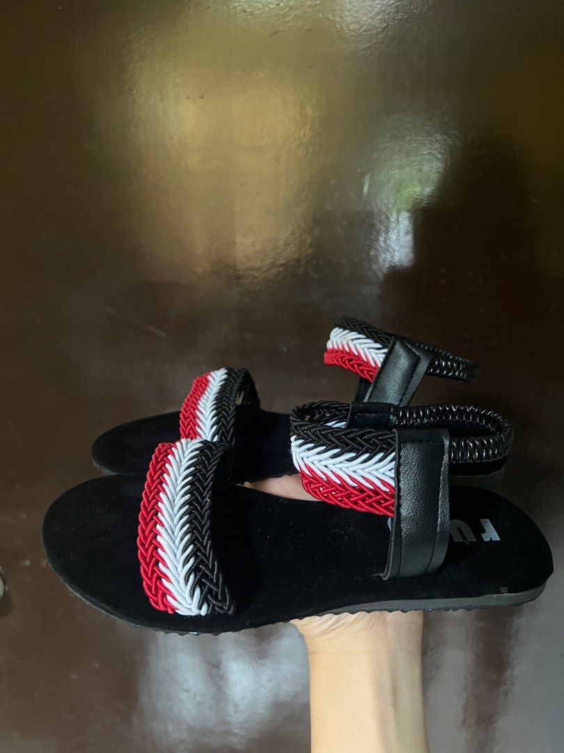 Sandals for Kids (Category: Babies & Kids Fashion) located in Cainta. Submitted by stuff01 (Listing ID 1335774688, Image 2). Description: Brand New 22cm RFS: wrong size.