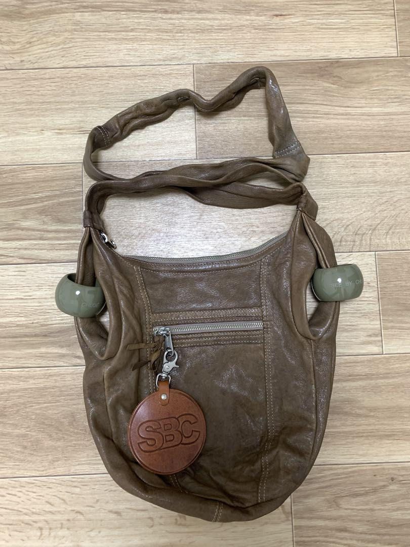 SEE by CHLOE Leather Sling Bag (Category: Luxury Bags & Wallets) located in Muntinlupa City. Submitted by bff_findsph (Listing ID 1335638289, Image 3). Description: Leather Sling Bag No issue No inclusions 100% Authentic Meduim size.