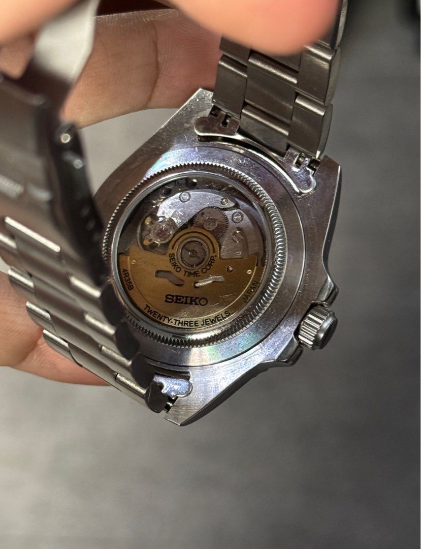 Seiko mod yachtmaster RHODIUM (Category: Luxury Watches) located in Pasig City. Submitted by shoshon (Listing ID 1335627888, Image 3). Description: With box + extra strap Seiko Yacht Master Rhodium Mod Watch specifications: Case diameter - 40mm Movement - Seiko 4R35B Automatic movement Crystal - Scratch resistant Sapphire crystal Bracelet - AM Seiko Oyster (no logo) Complete with box.