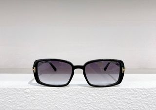 (Category: ) located in . Submitted by sunglasses.versionsale (Listing ID 1335698289, Image 1). Description: .