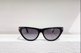 (Category: ) located in . Submitted by sunglasses.versionsale (Listing ID 1335700588, Image 1). Description: .
